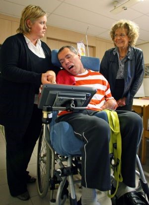 Belgian Rom Houben (C), 46, stays next to his mother Fina (R) and an assistant at Weyerke institute in Heusden-Zolder November 25, 2009. ©Reuters