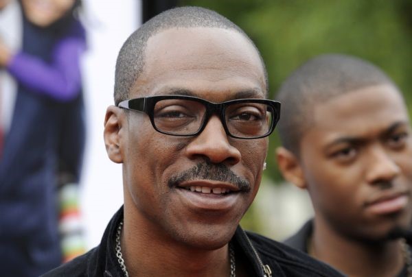 Cast member Eddie Murphy attends the premiere of the film “Imagine That” in Los Angeles June 6, 2009. ©Reuters