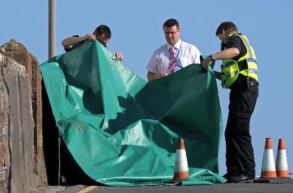 Policemen are checking a body at the shooting site in Cumbria, northern England, June 2. Twelve people were killed and at least 25 others injured after a gunman carried out a series of shootings in Cumbria, northern England, local police confirmed on Wednesday. ©AFP