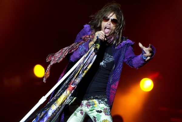 File photo shows Singer Steven Tyler of the U.S. rock band Aerosmith performs at the Sweden Rock Festival in Solvesborg, June 10, 2010. © Reuters